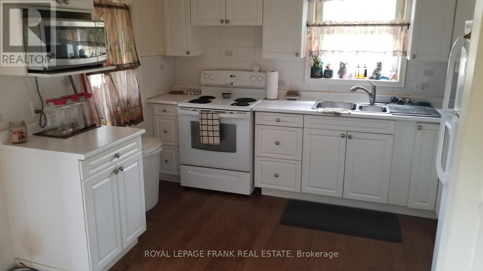 












31 BOULTER LAKE ROAD

,
Hastings Highlands (McClure Ward),




Ontario
K0L2K0

