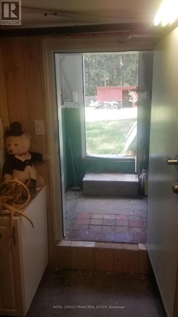 












31 BOULTER LAKE ROAD

,
Hastings Highlands (McClure Ward),




Ontario
K0L2K0

