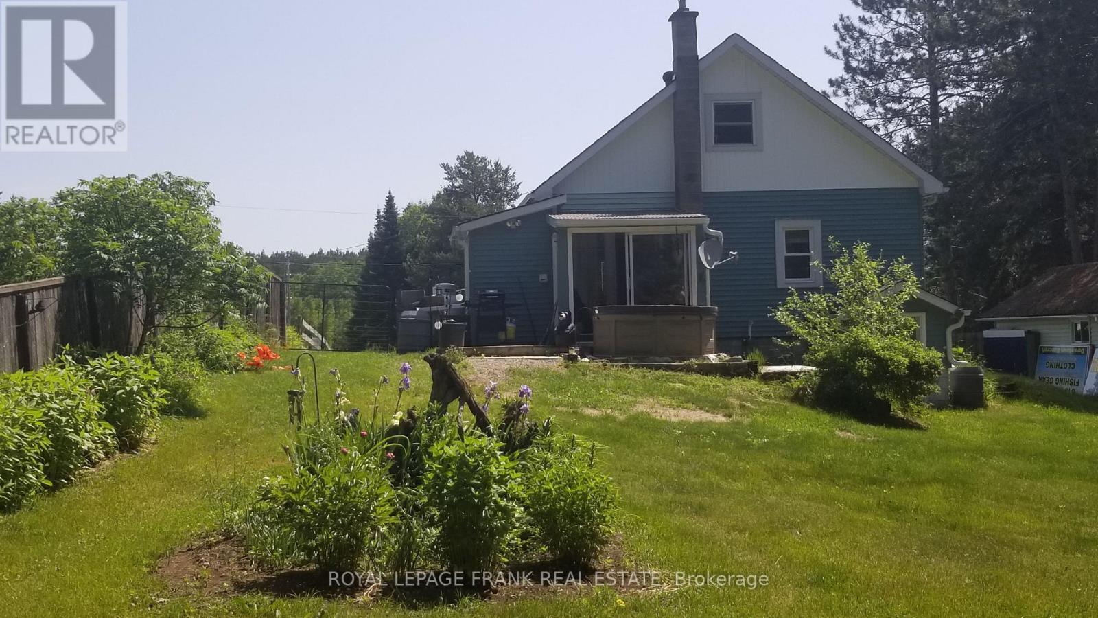












31 BOULTER LAKE ROAD

,
Hastings Highlands (McClure Ward),




Ontario
K0L2K0

