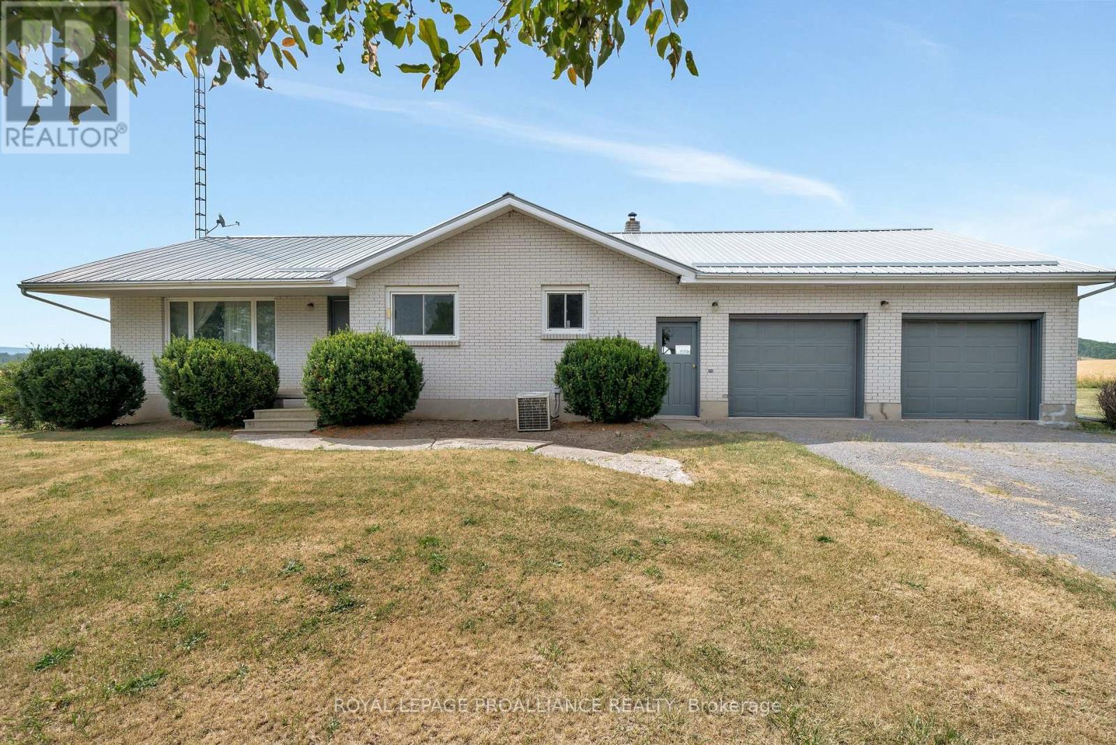 












207 CARMEL ROAD

,
Quinte West (Sidney Ward),




Ontario
K0K3E0

