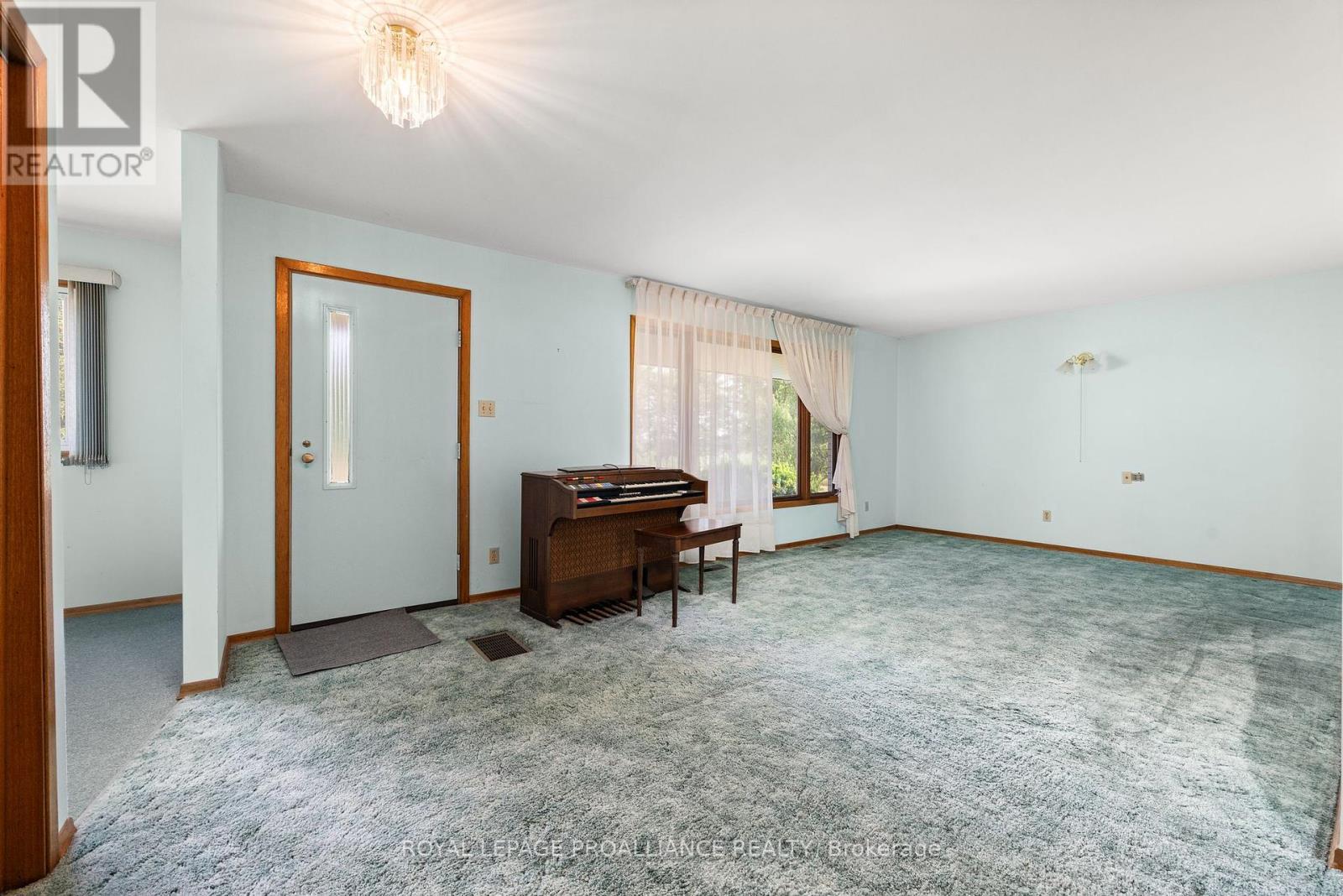 












207 CARMEL ROAD

,
Quinte West (Sidney Ward),




Ontario
K0K3E0

