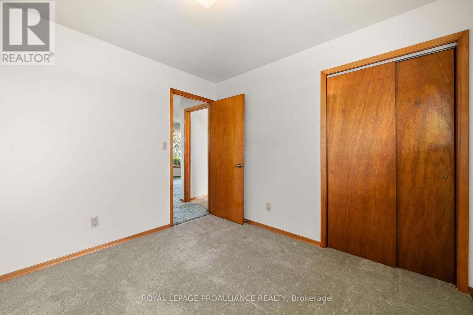 












207 CARMEL ROAD

,
Quinte West (Sidney Ward),




Ontario
K0K3E0

