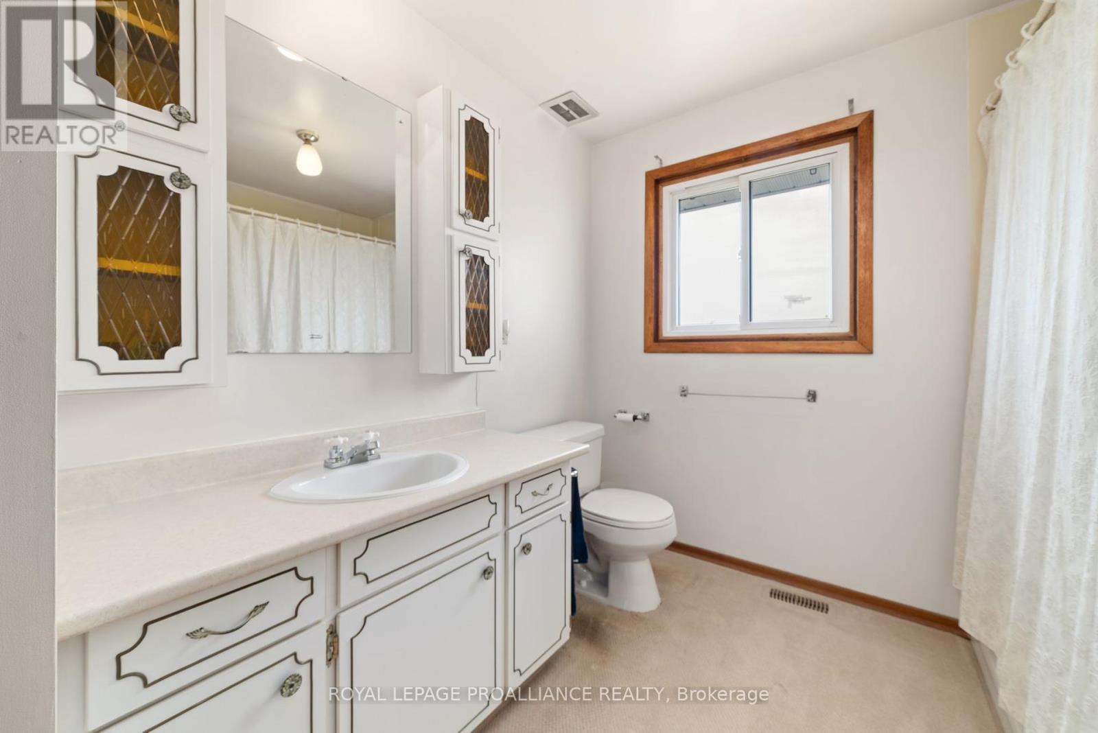 












207 CARMEL ROAD

,
Quinte West (Sidney Ward),




Ontario
K0K3E0

