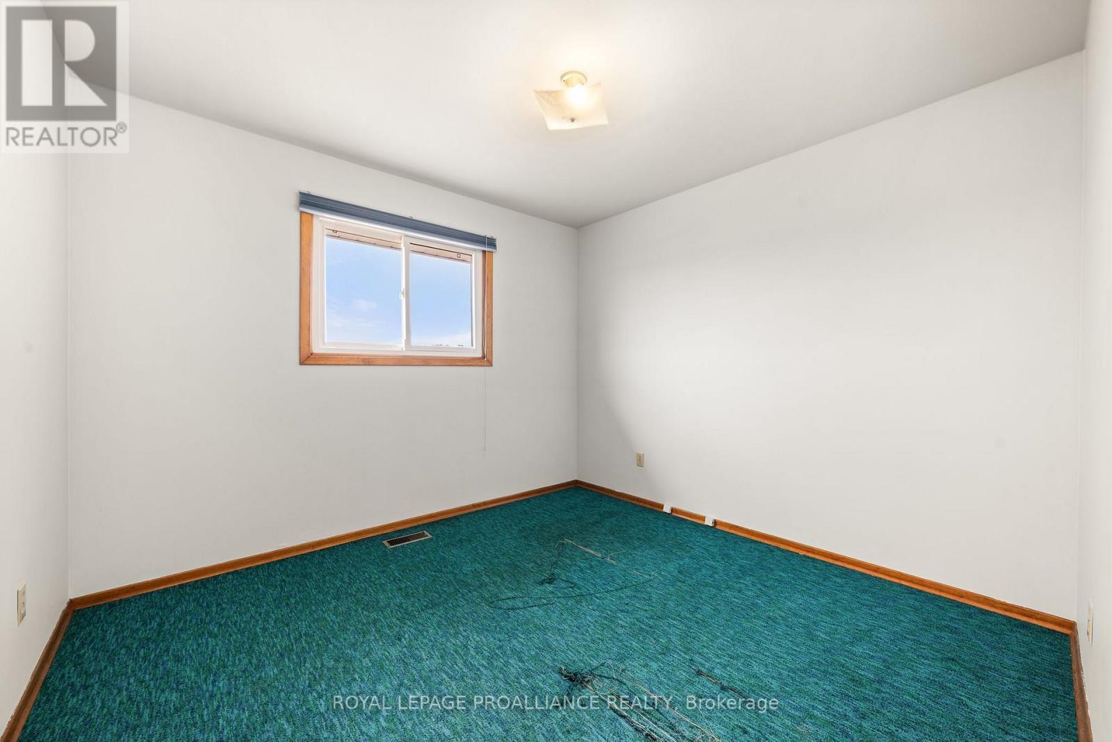 












207 CARMEL ROAD

,
Quinte West (Sidney Ward),




Ontario
K0K3E0

