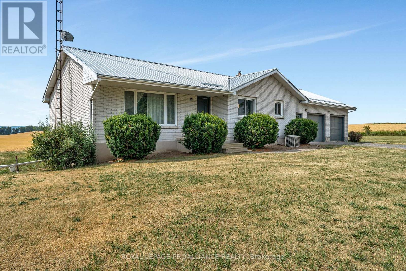 












207 CARMEL ROAD

,
Quinte West (Sidney Ward),




Ontario
K0K3E0


