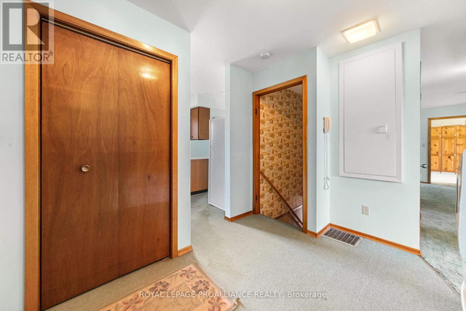 












207 CARMEL ROAD

,
Quinte West (Sidney Ward),




Ontario
K0K3E0


