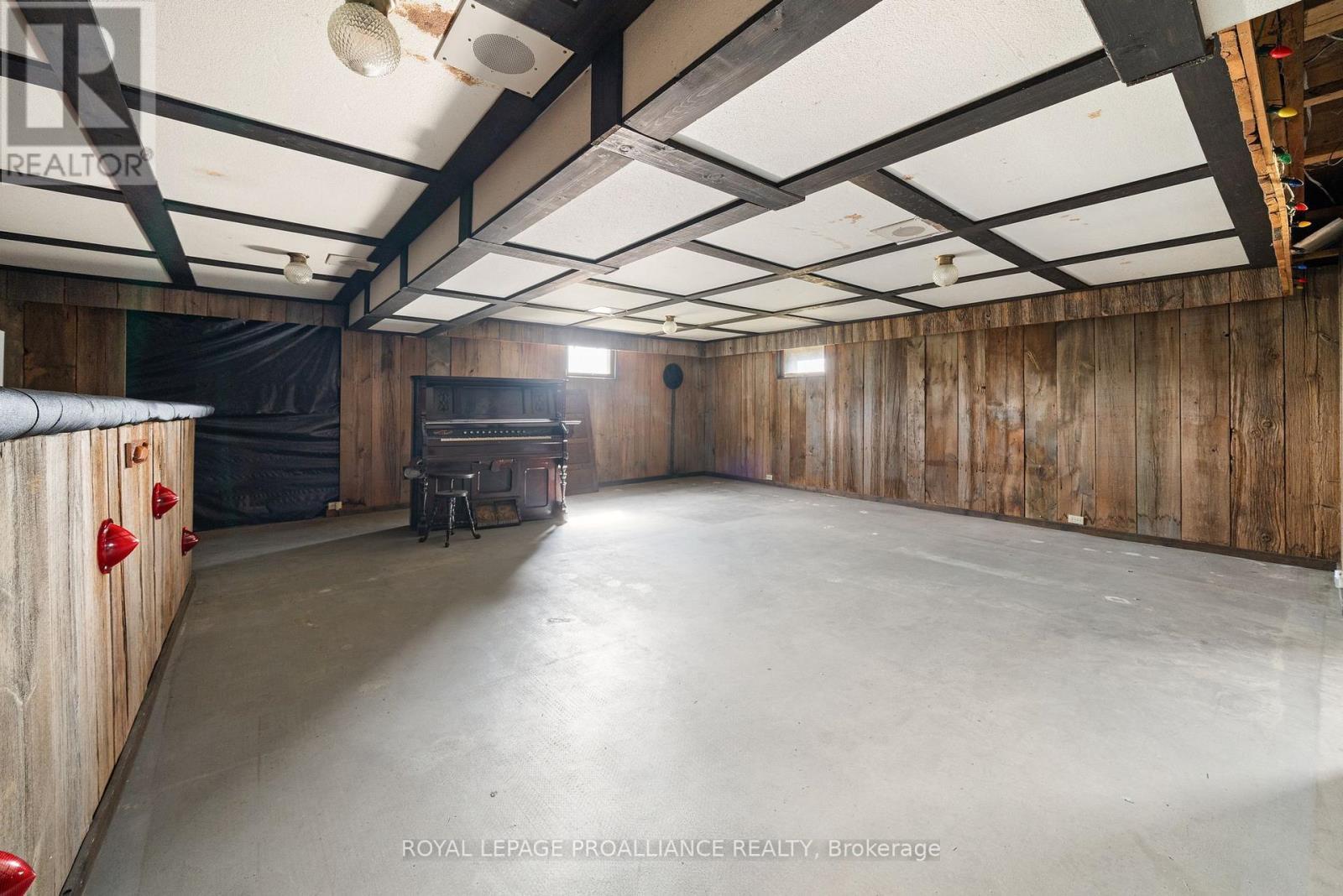 












207 CARMEL ROAD

,
Quinte West (Sidney Ward),




Ontario
K0K3E0

