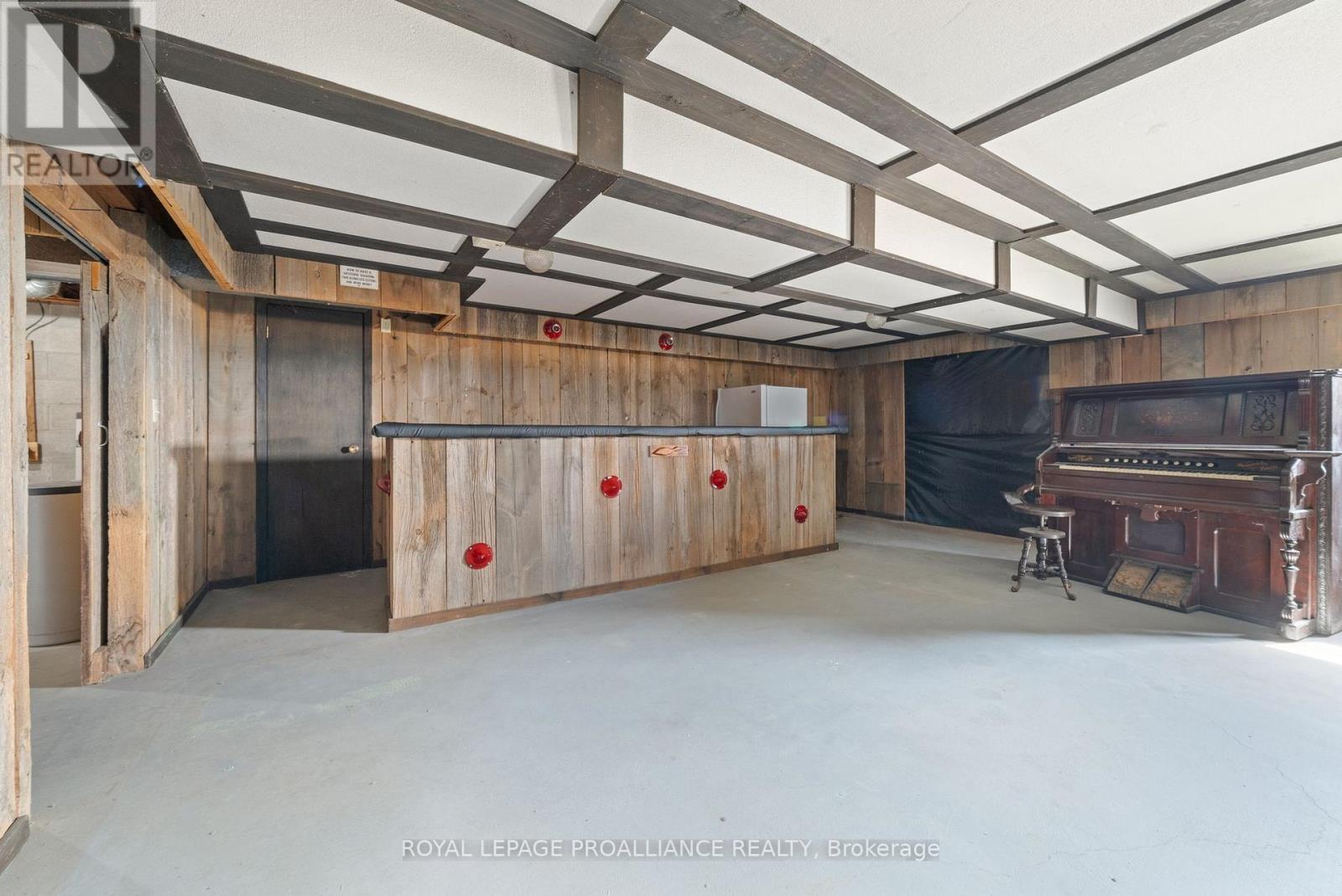 












207 CARMEL ROAD

,
Quinte West (Sidney Ward),




Ontario
K0K3E0

