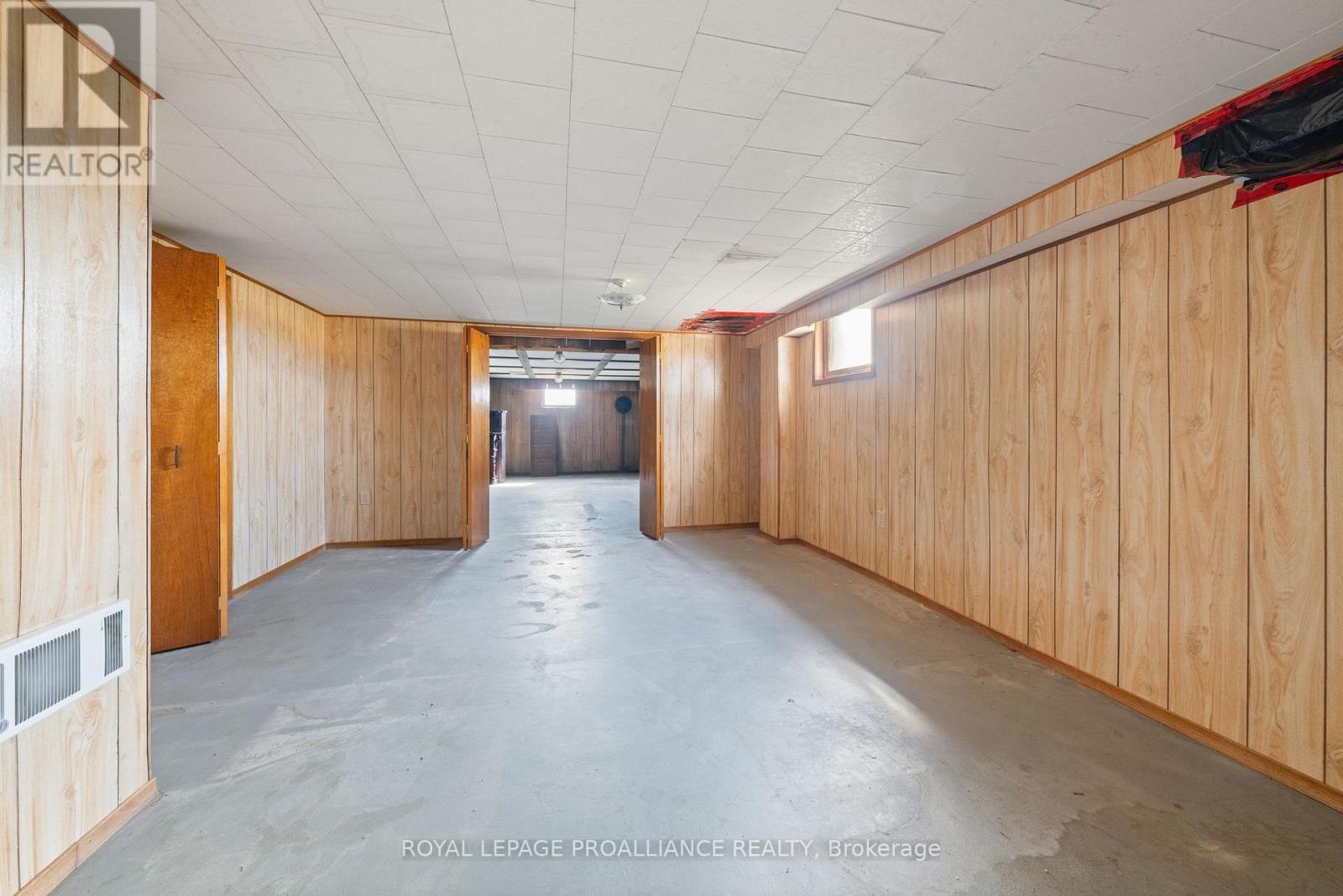 












207 CARMEL ROAD

,
Quinte West (Sidney Ward),




Ontario
K0K3E0


