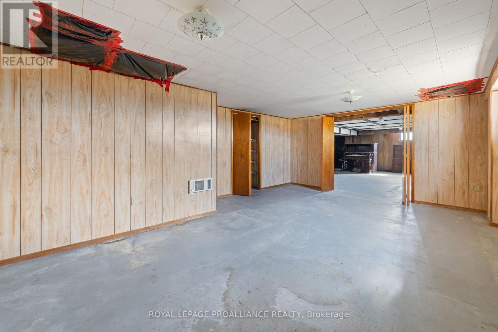 












207 CARMEL ROAD

,
Quinte West (Sidney Ward),




Ontario
K0K3E0

