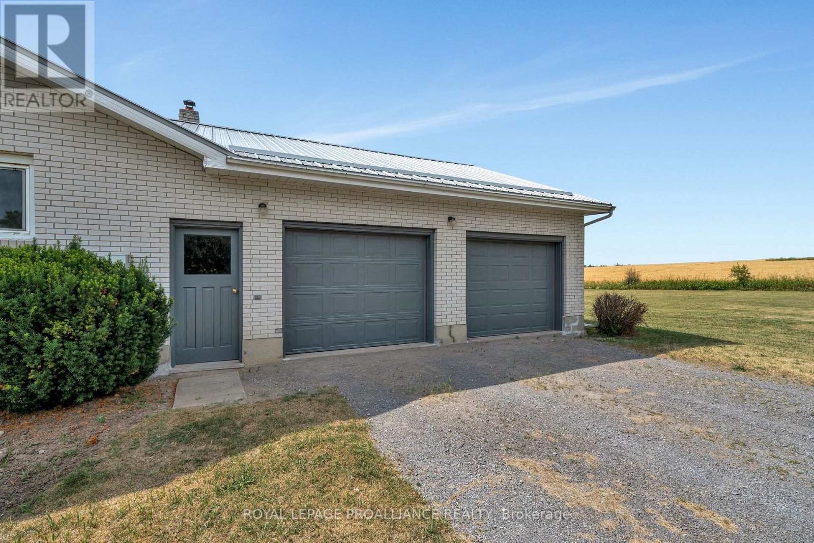 












207 CARMEL ROAD

,
Quinte West (Sidney Ward),




Ontario
K0K3E0

