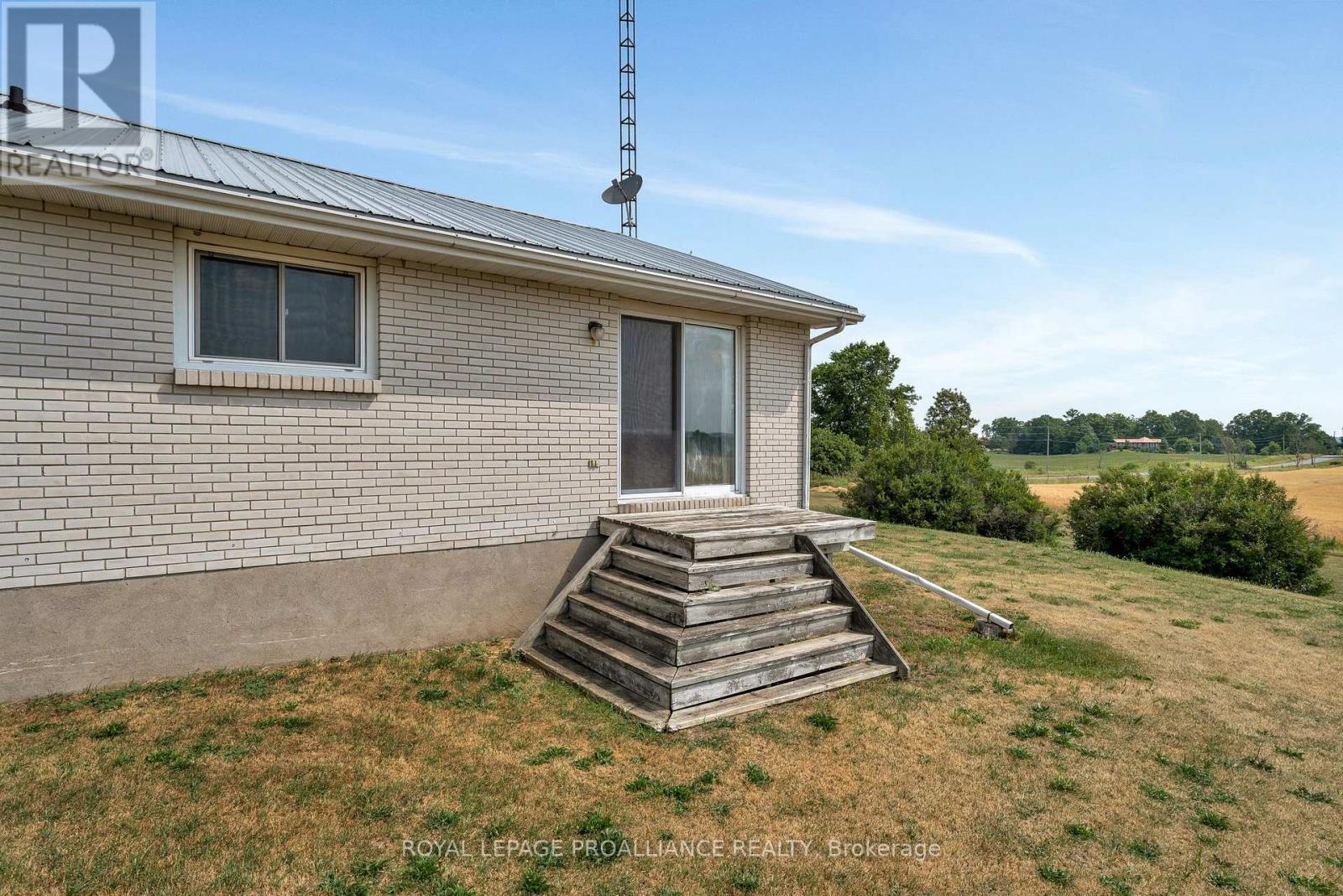 












207 CARMEL ROAD

,
Quinte West (Sidney Ward),




Ontario
K0K3E0

