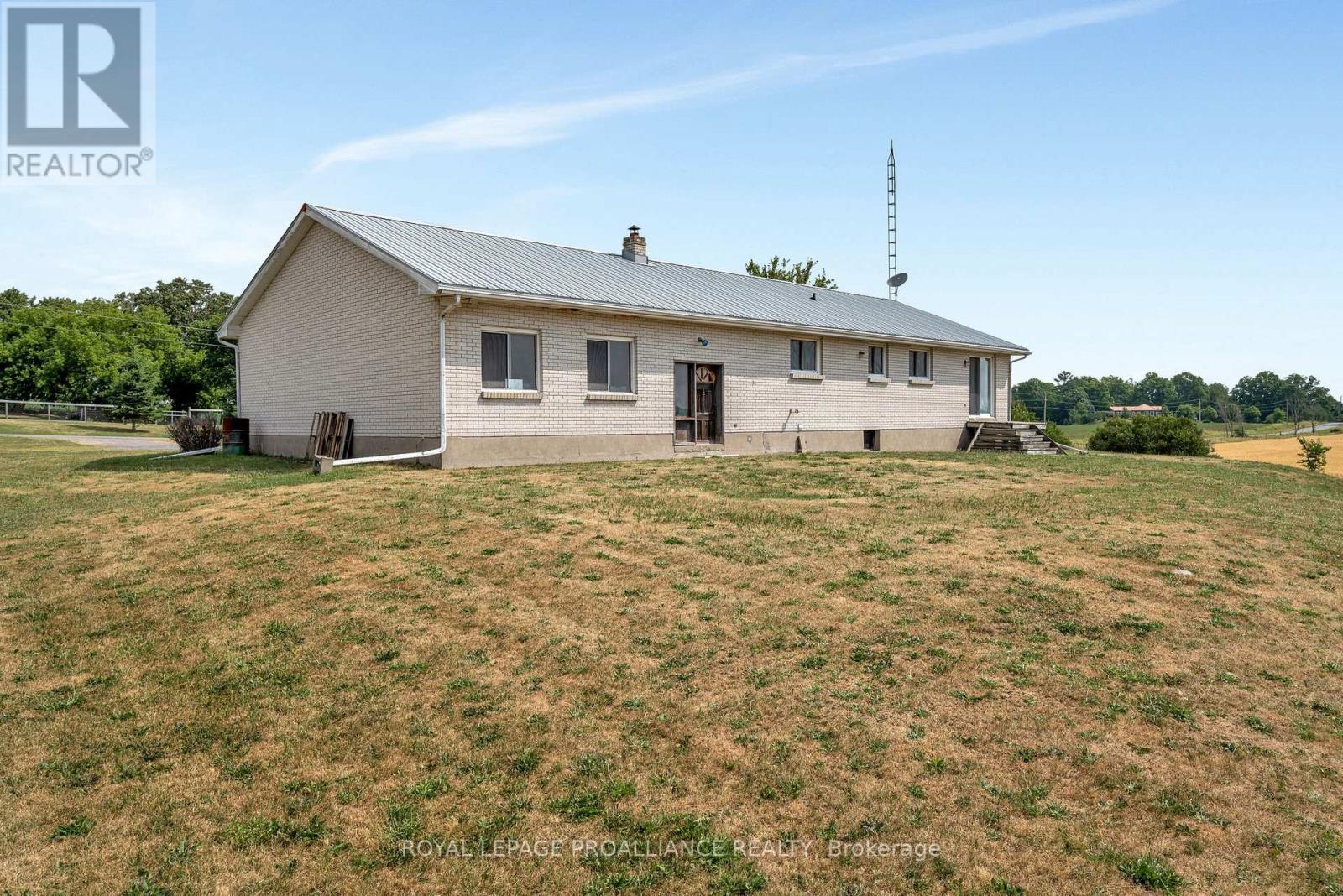 












207 CARMEL ROAD

,
Quinte West (Sidney Ward),




Ontario
K0K3E0

