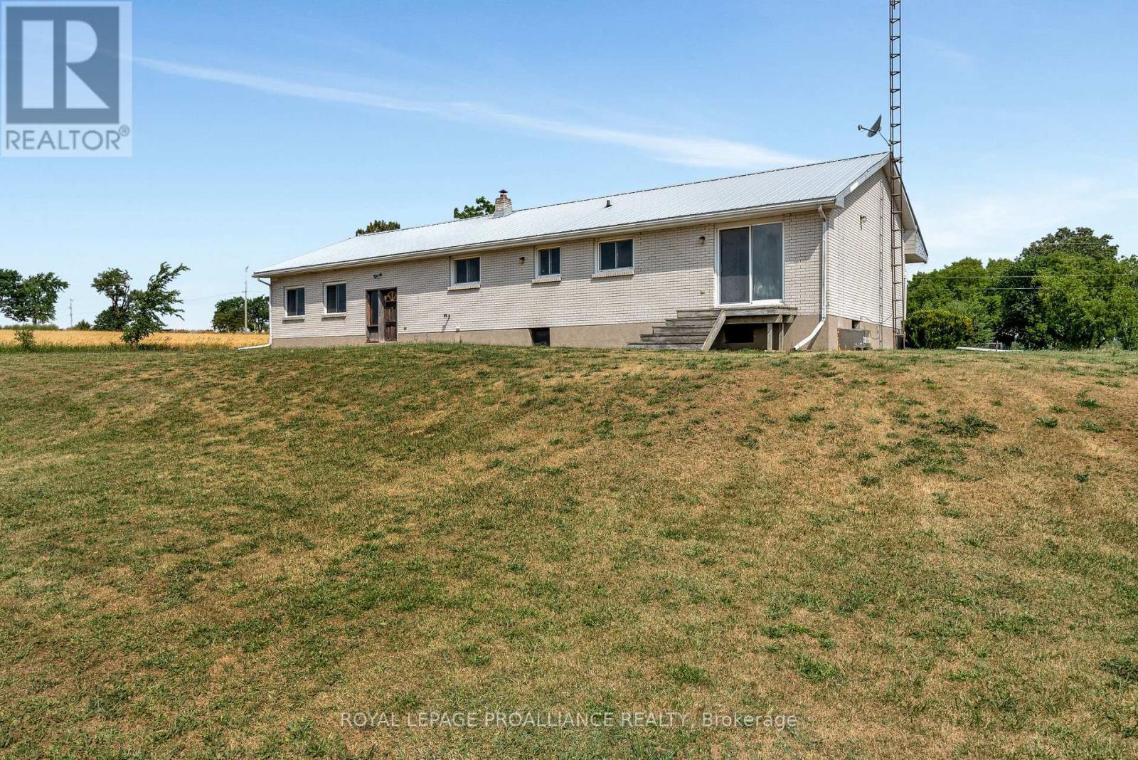 












207 CARMEL ROAD

,
Quinte West (Sidney Ward),




Ontario
K0K3E0

