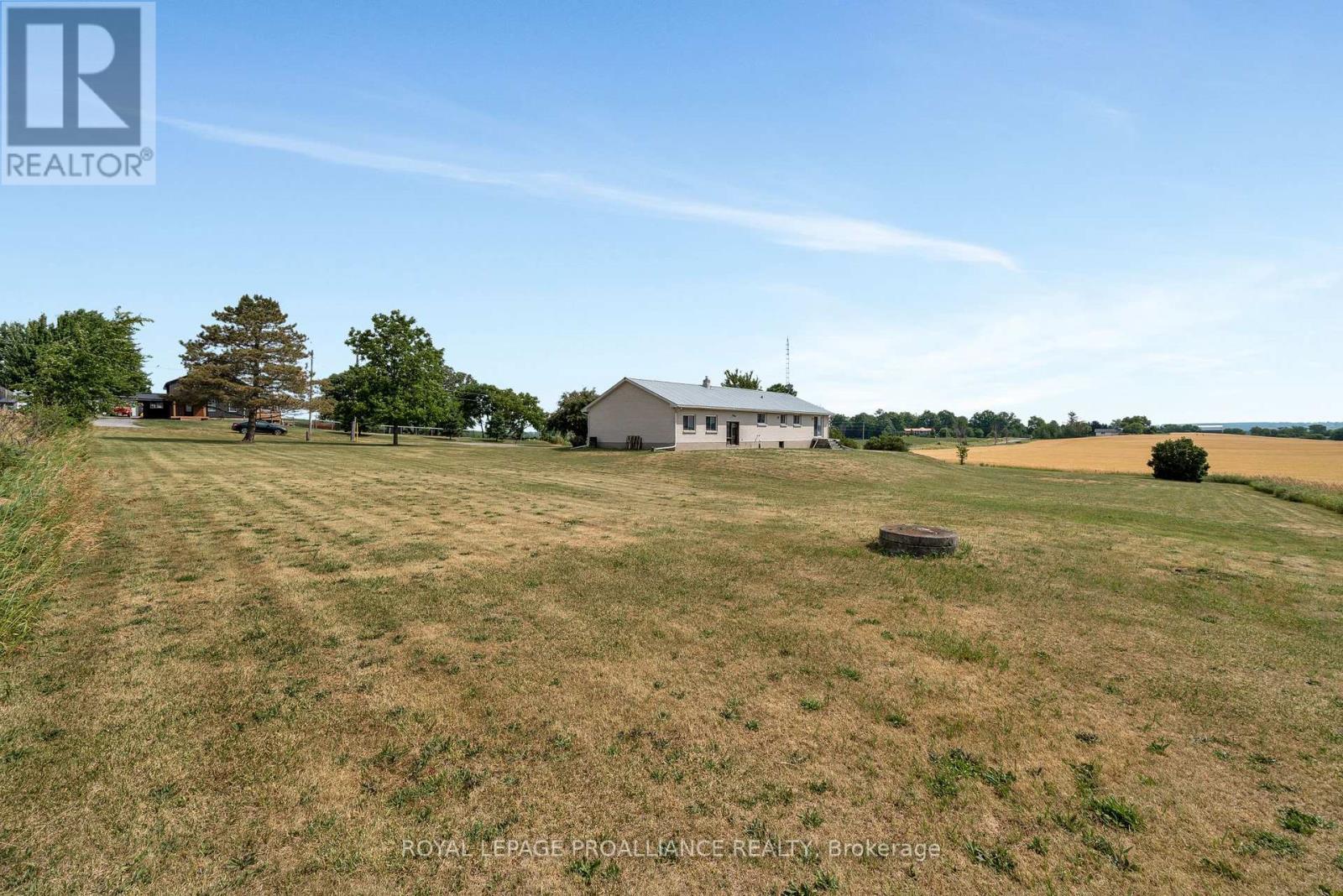 












207 CARMEL ROAD

,
Quinte West (Sidney Ward),




Ontario
K0K3E0


