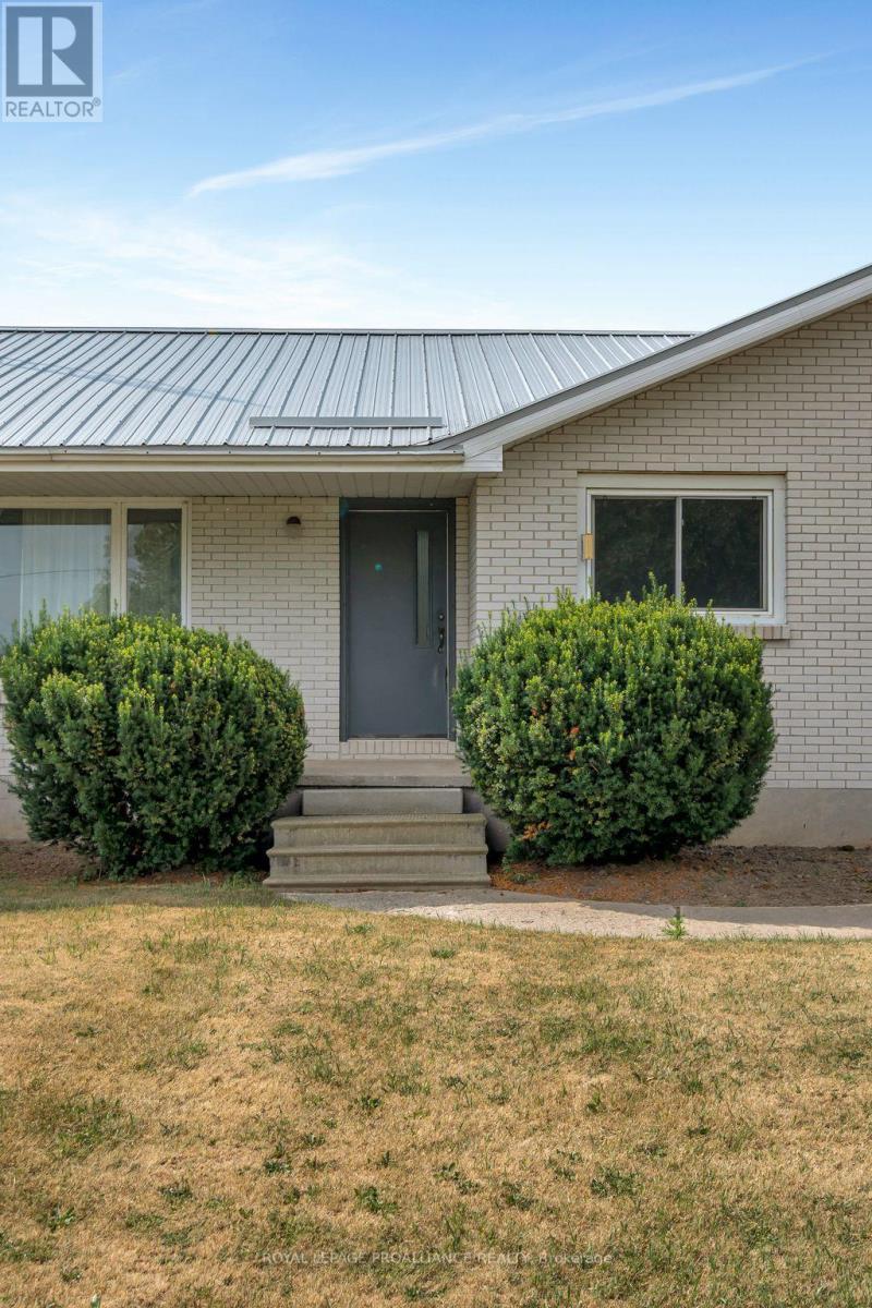 












207 CARMEL ROAD

,
Quinte West (Sidney Ward),




Ontario
K0K3E0

