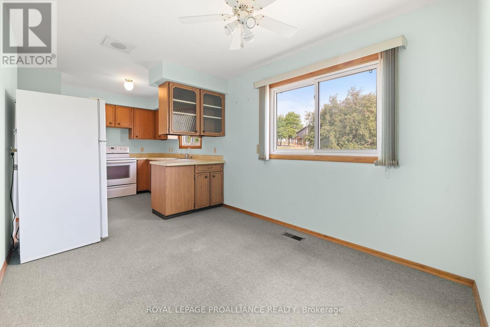 












207 CARMEL ROAD

,
Quinte West (Sidney Ward),




Ontario
K0K3E0


