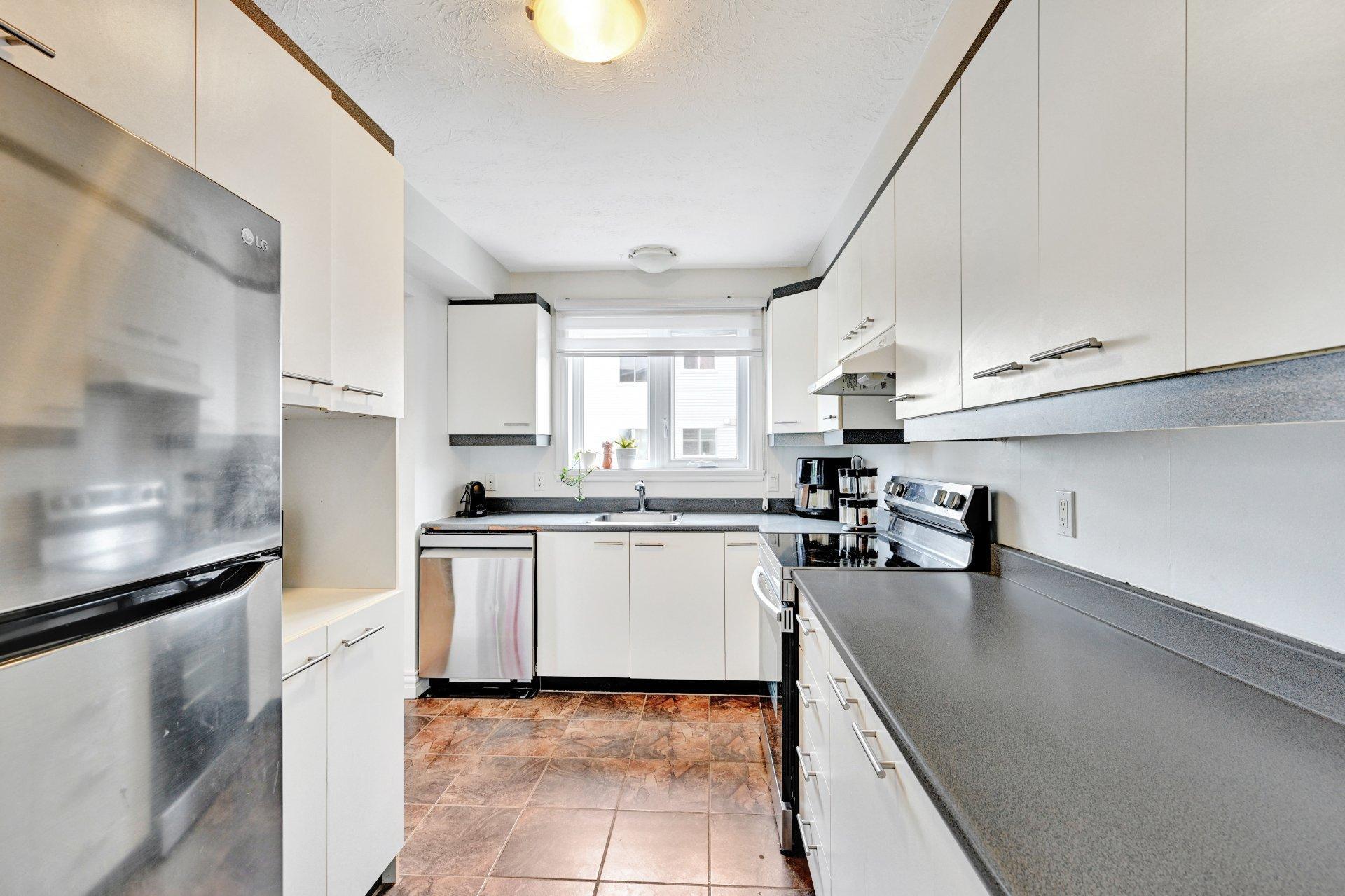









1382


Rue Zotique-Giard

, 3,
Chambly,




QC
J3L5T2

