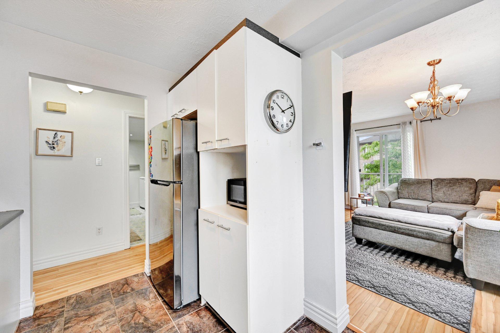 









1382


Rue Zotique-Giard

, 3,
Chambly,




QC
J3L5T2

