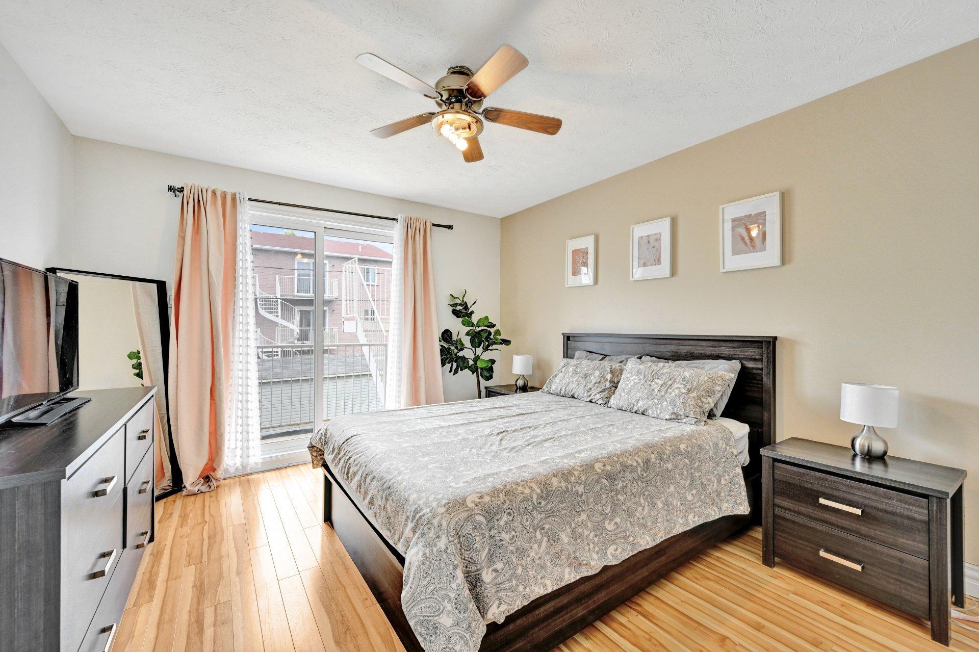 









1382


Rue Zotique-Giard

, 3,
Chambly,




QC
J3L5T2


