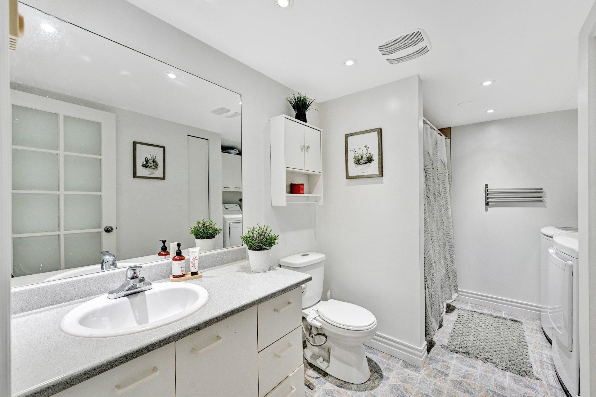









1382


Rue Zotique-Giard

, 3,
Chambly,




QC
J3L5T2

