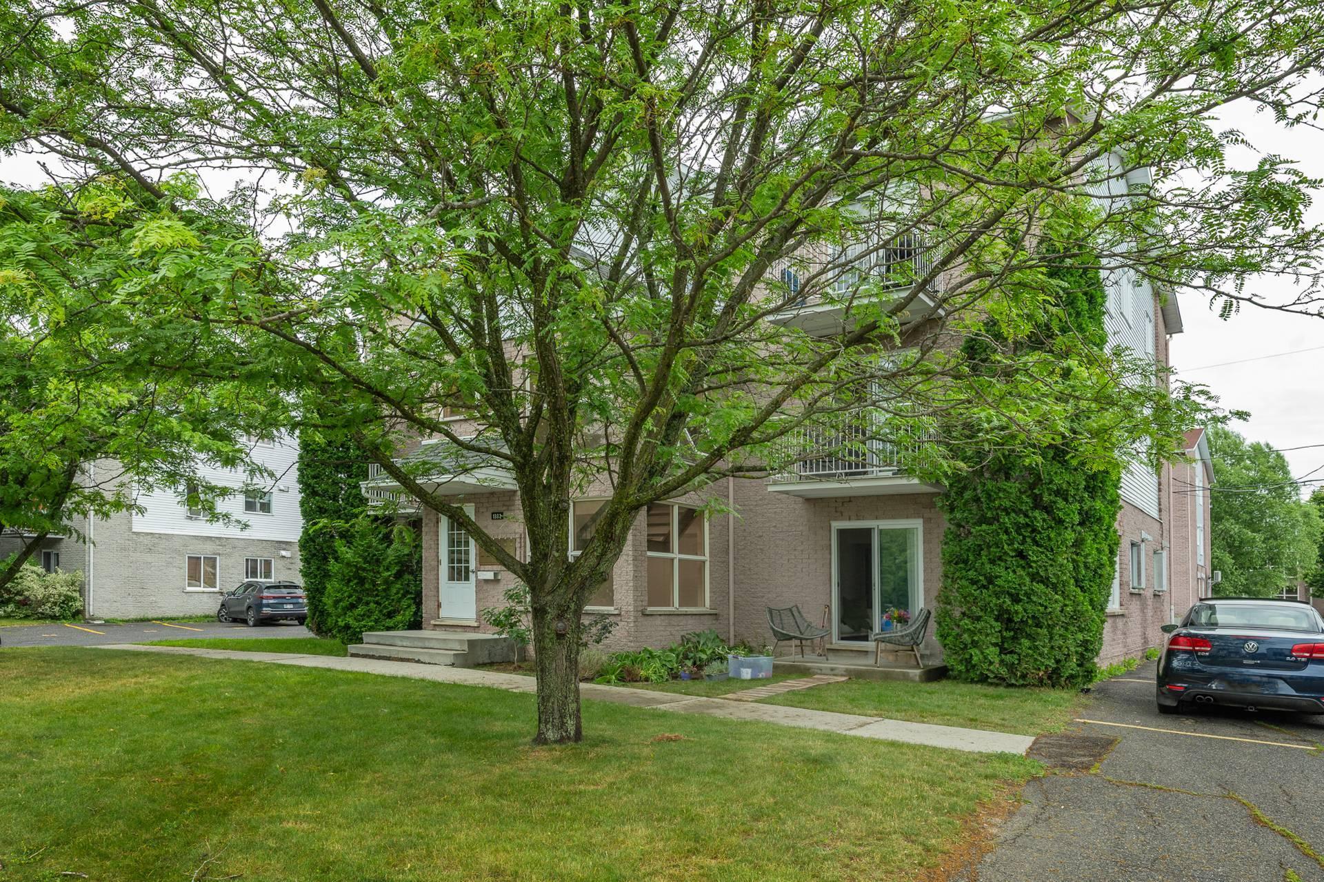 









1382


Rue Zotique-Giard

, 3,
Chambly,




QC
J3L5T2

