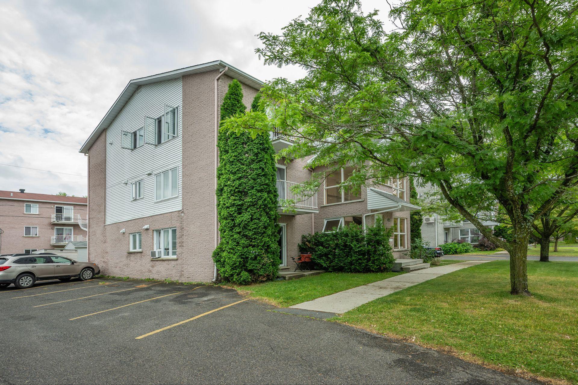 









1382


Rue Zotique-Giard

, 3,
Chambly,




QC
J3L5T2

