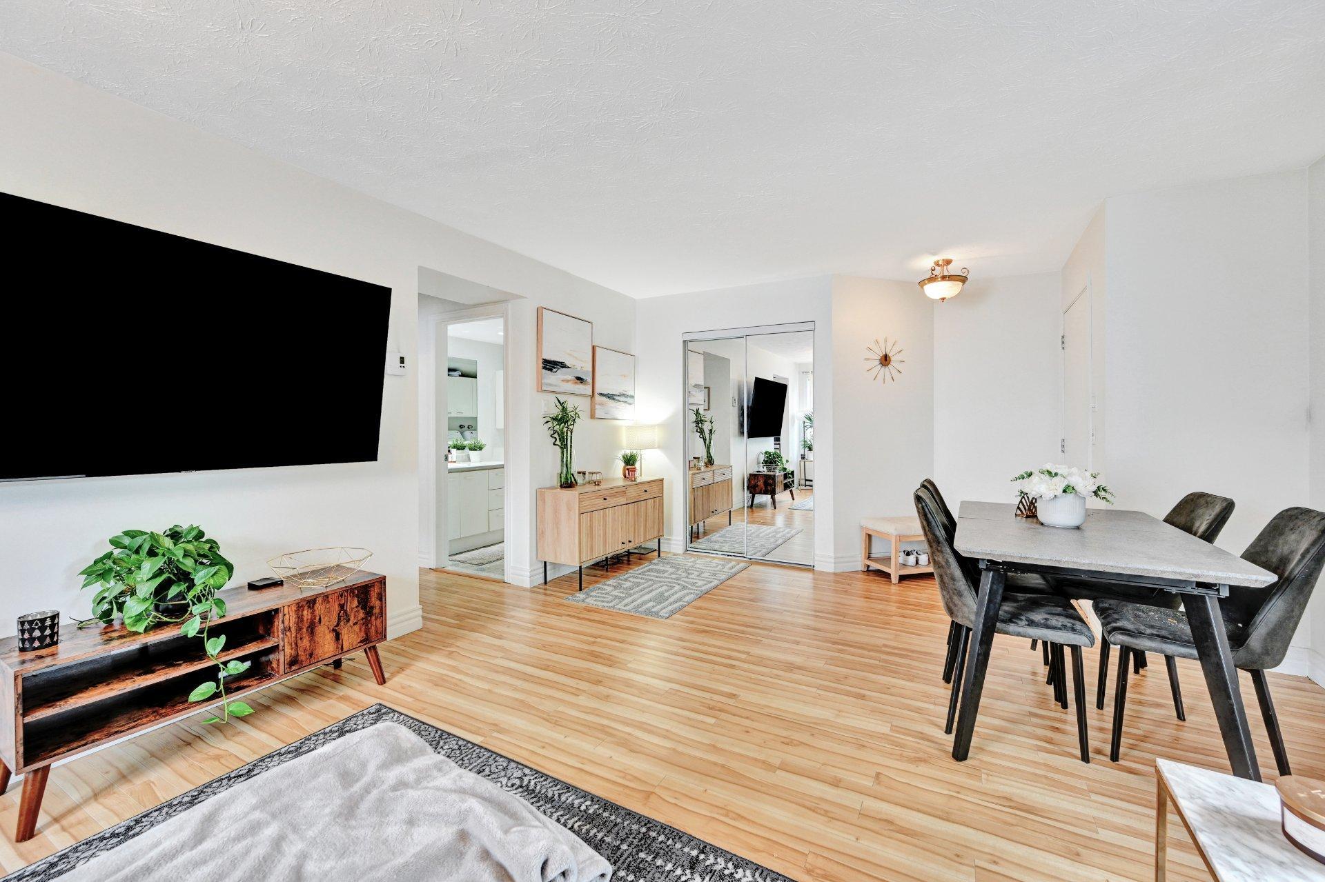 









1382


Rue Zotique-Giard

, 3,
Chambly,




QC
J3L5T2

