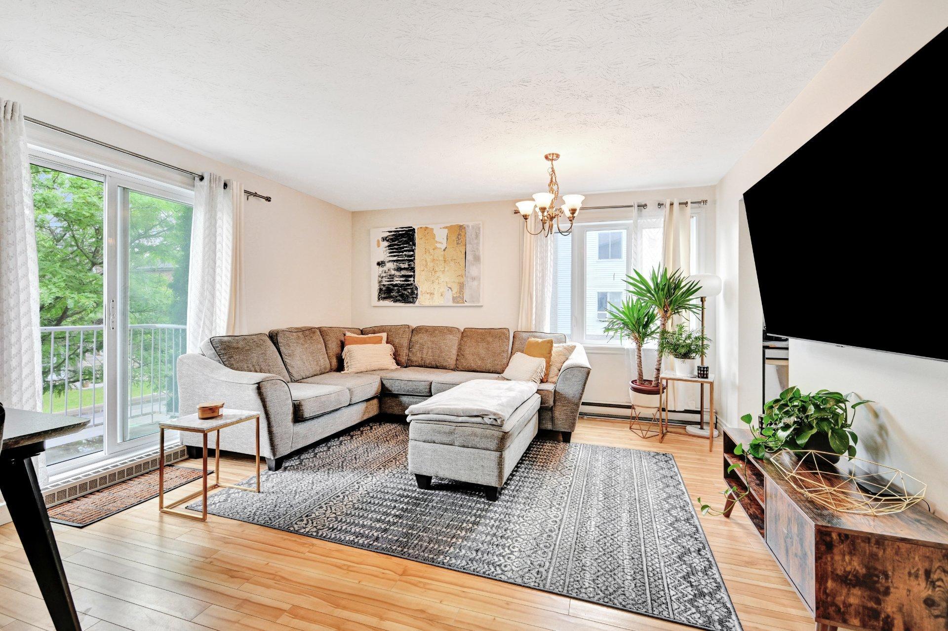 









1382


Rue Zotique-Giard

, 3,
Chambly,




QC
J3L5T2

