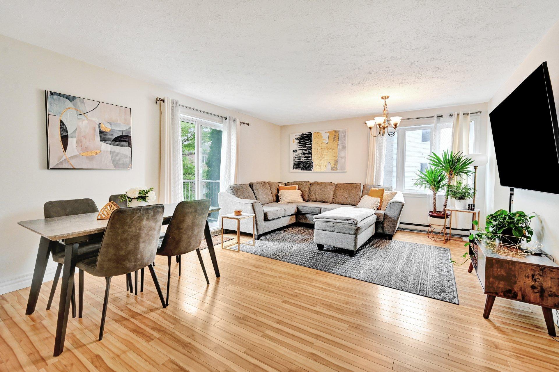 









1382


Rue Zotique-Giard

, 3,
Chambly,




QC
J3L5T2

