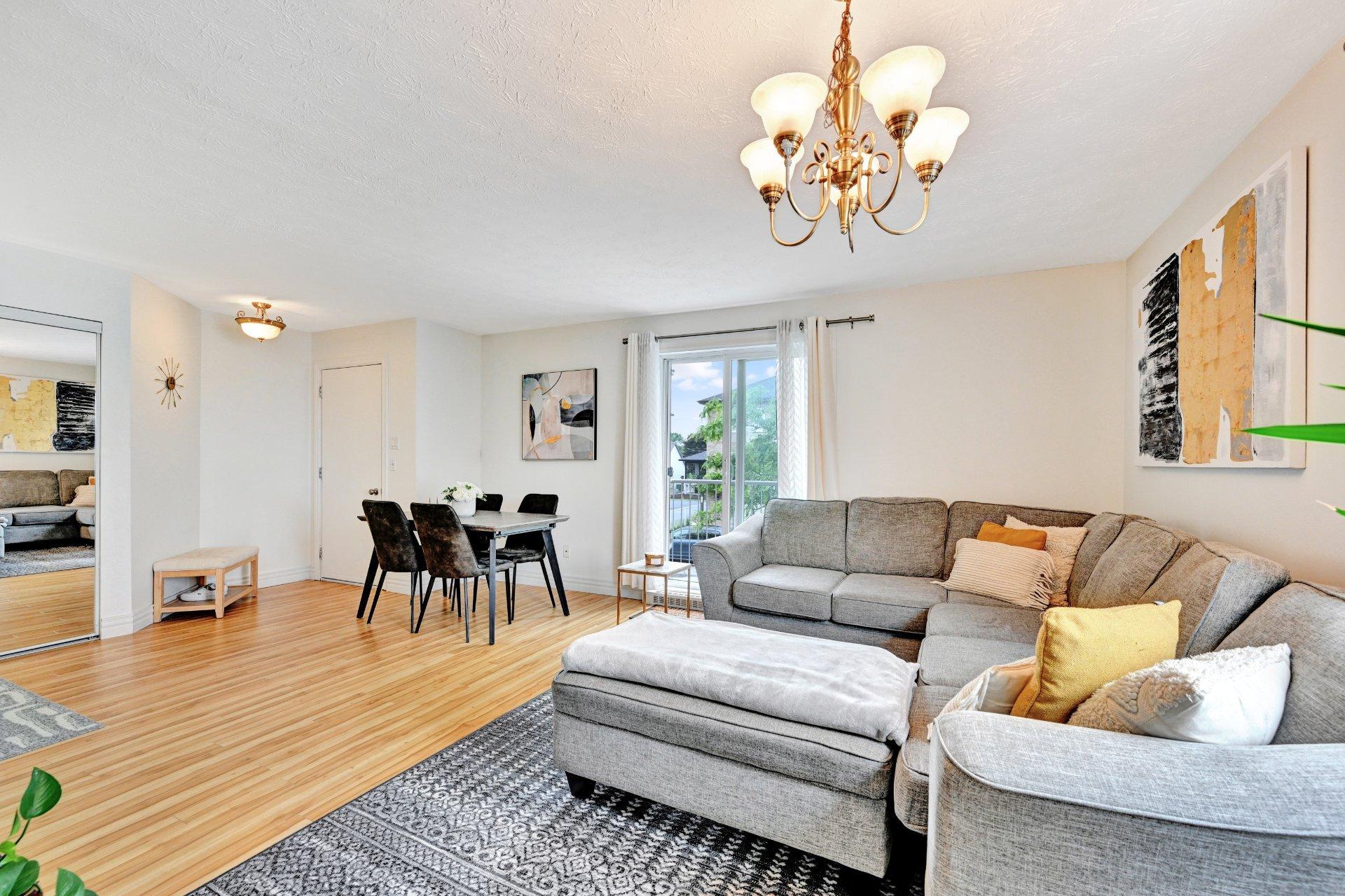 









1382


Rue Zotique-Giard

, 3,
Chambly,




QC
J3L5T2

