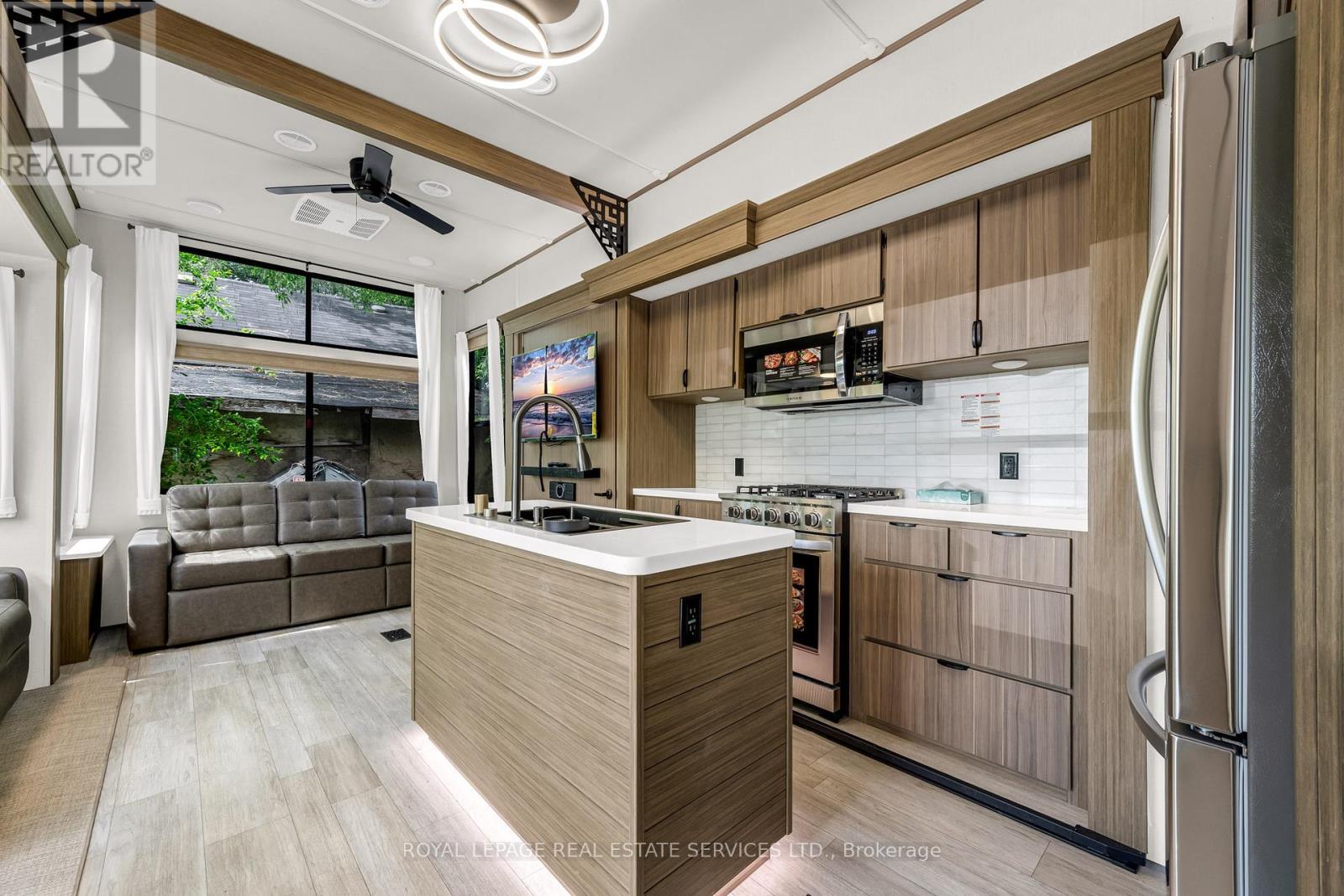 












2 - 2380 ROYAL WINDSOR DRIVE

,
Oakville,




Ontario
L6J7Y2

