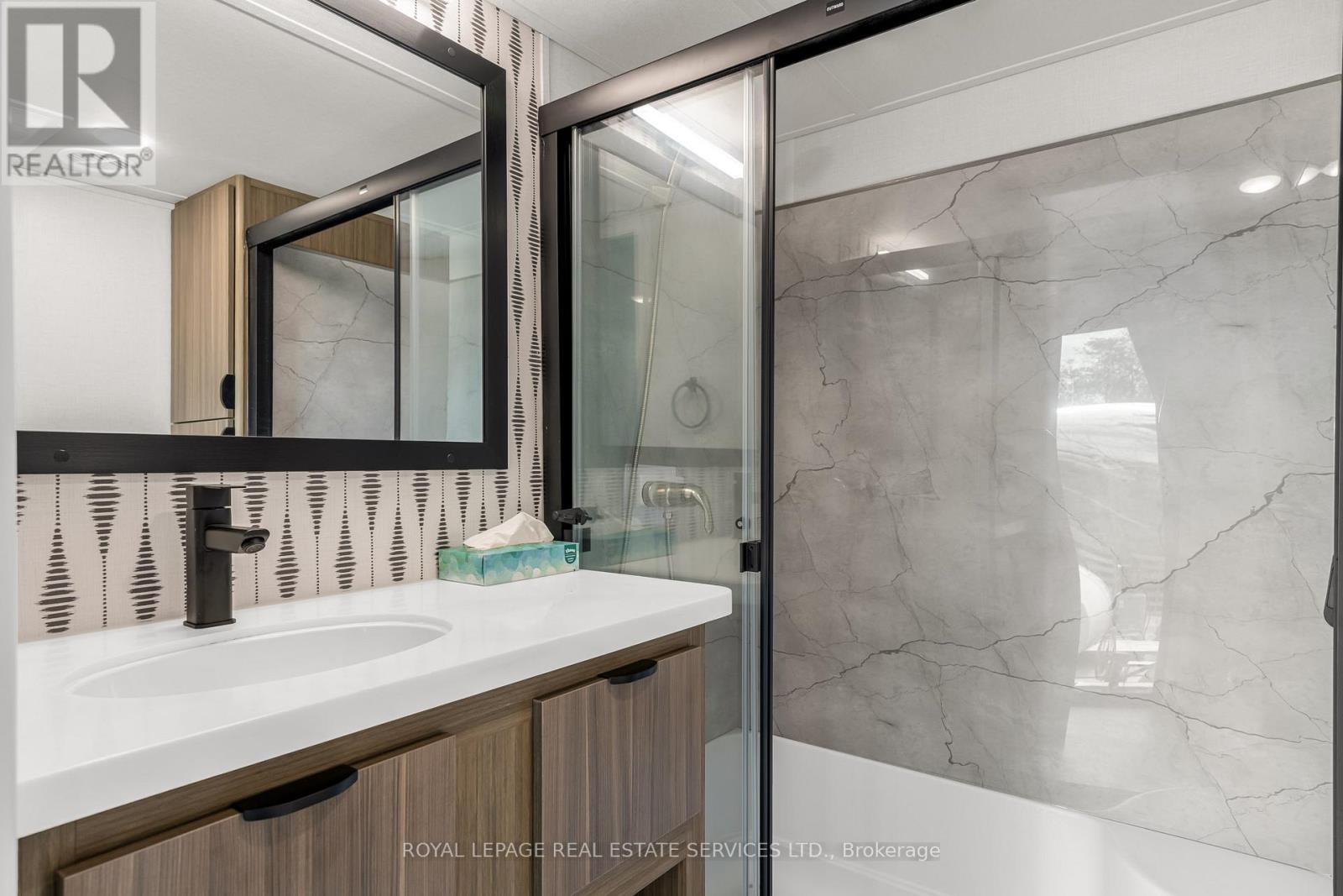 












2 - 2380 ROYAL WINDSOR DRIVE

,
Oakville,




Ontario
L6J7Y2

