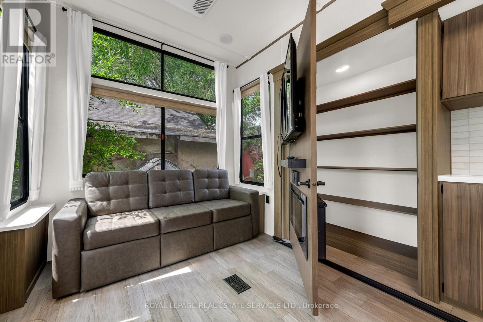 












2 - 2380 ROYAL WINDSOR DRIVE

,
Oakville,




Ontario
L6J7Y2


