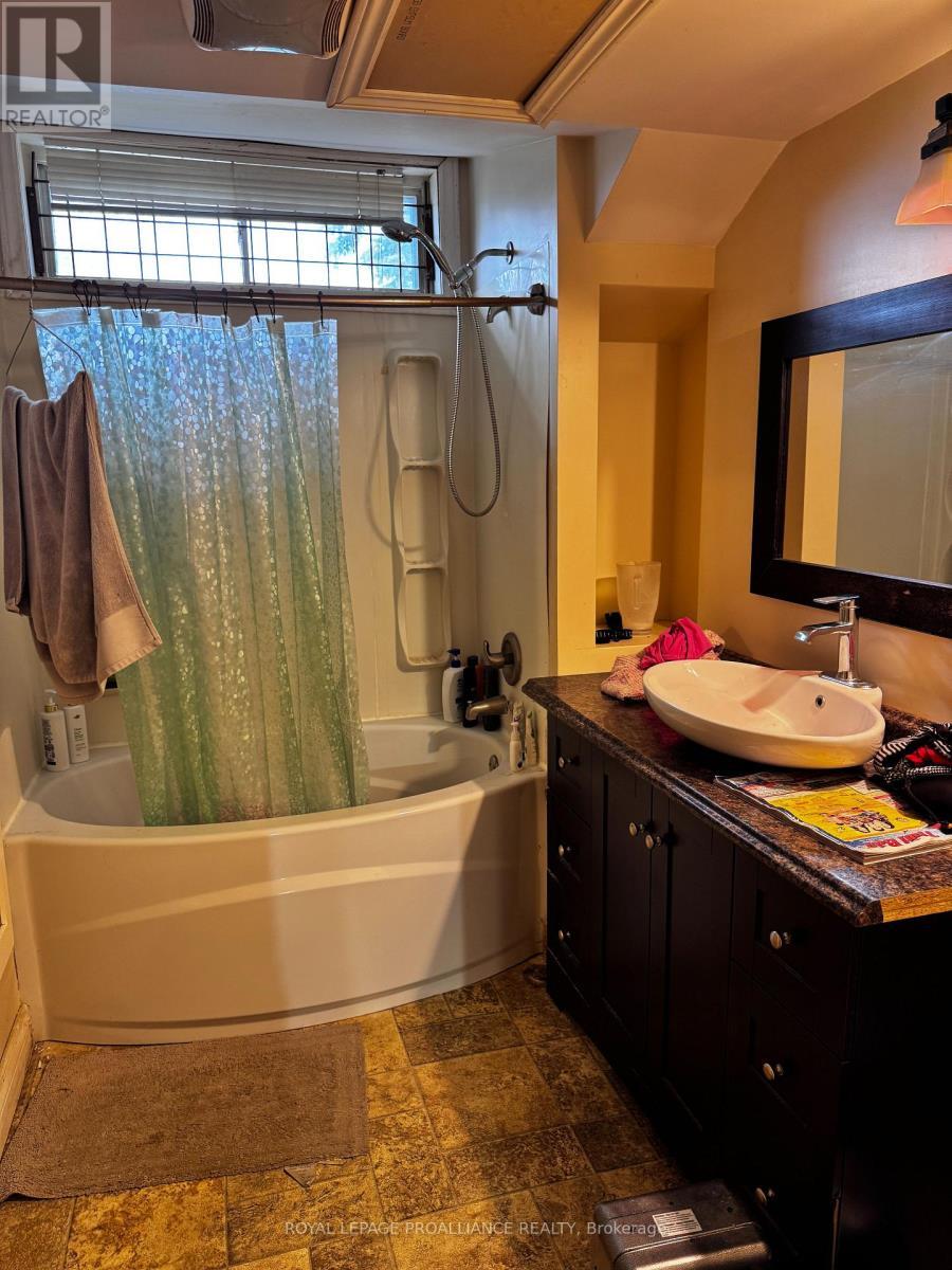 












53 MAPLE VIEW ROAD

,
Quinte West (Murray Ward),




Ontario
K0K2C0

