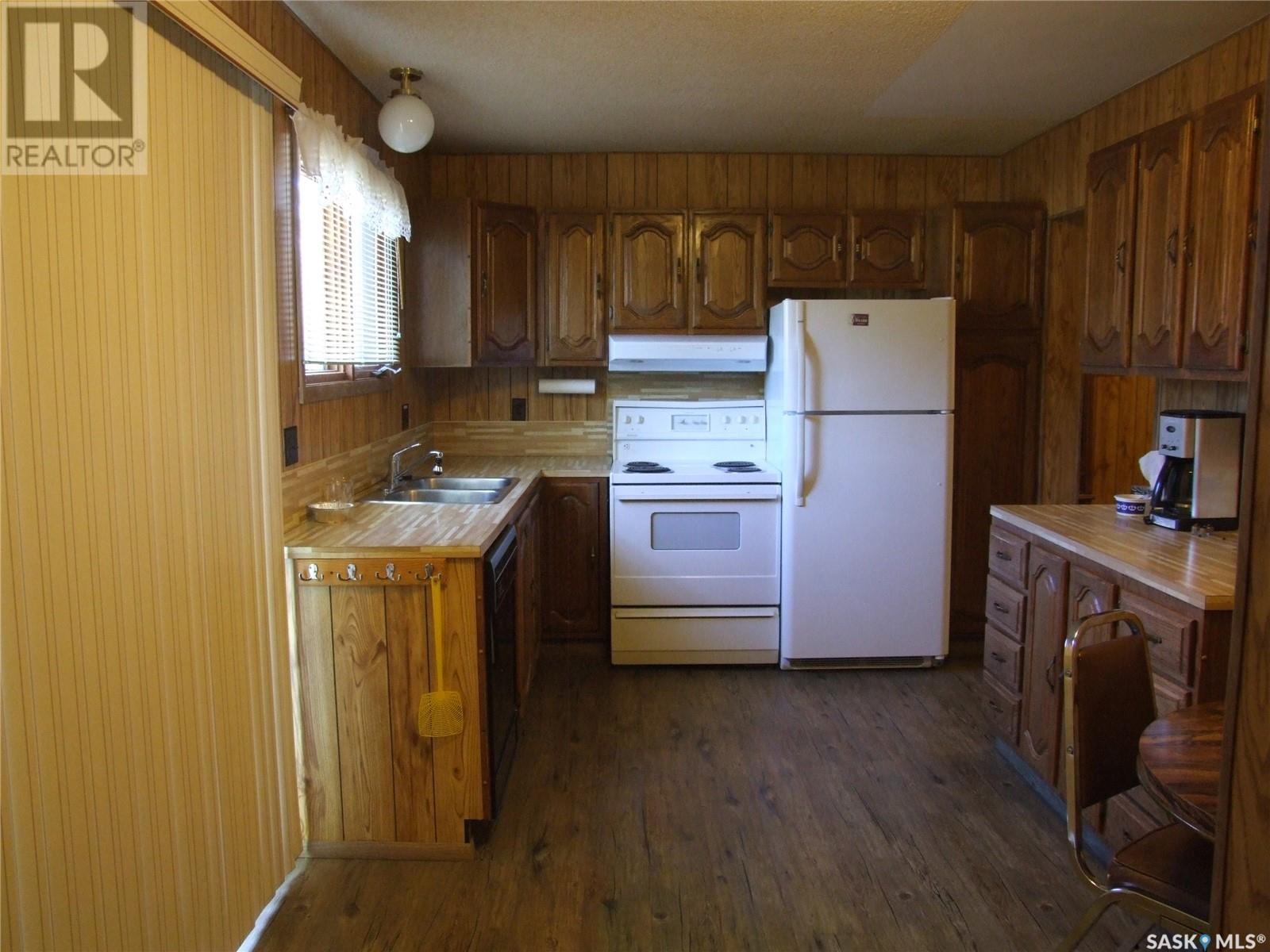 












233 Main STREET

,
Leader,




Saskatchewan
S0N1H0

