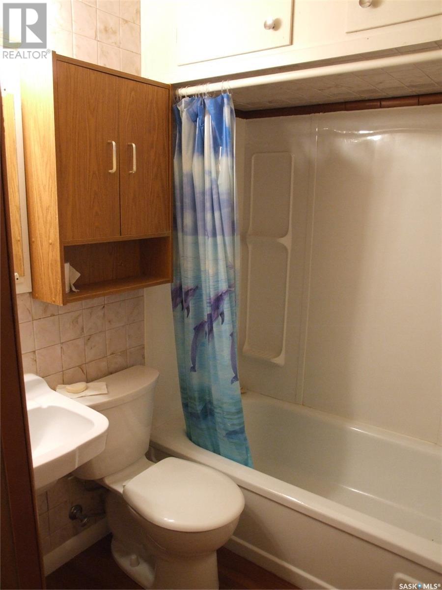 












233 Main STREET

,
Leader,




Saskatchewan
S0N1H0

