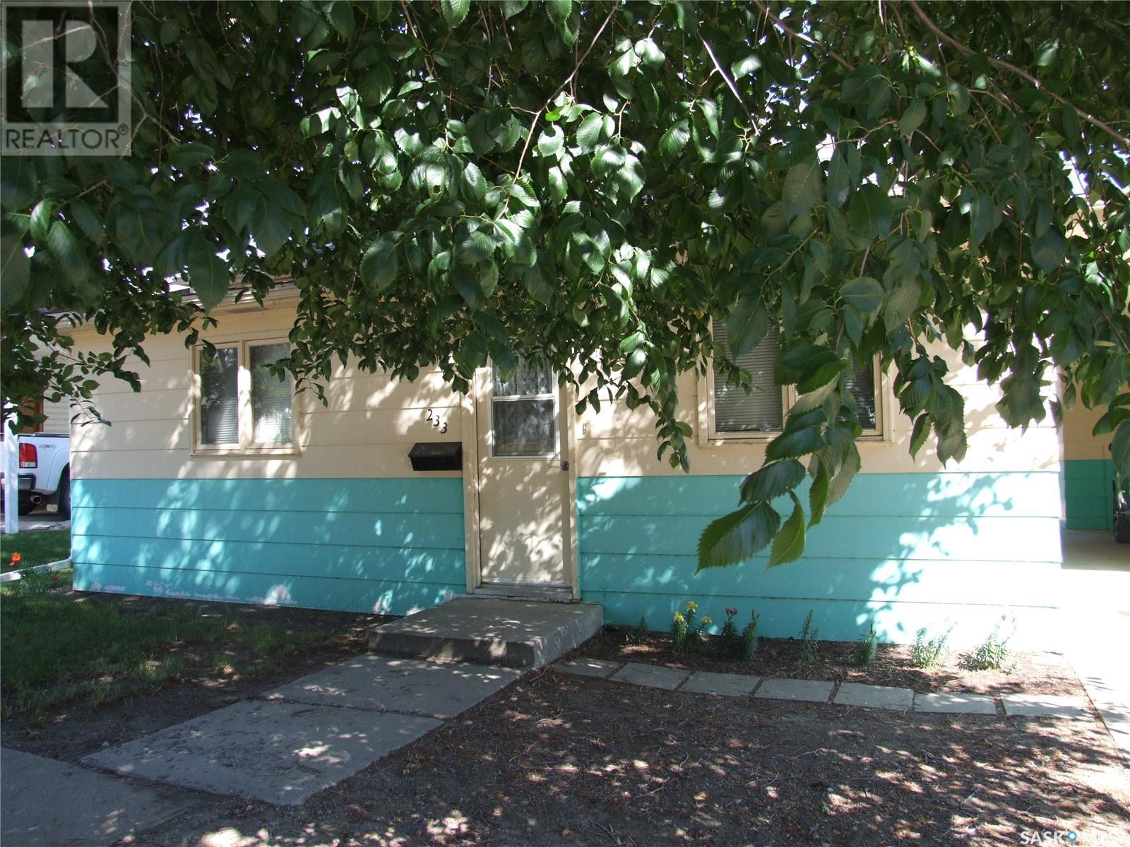 












233 Main STREET

,
Leader,




Saskatchewan
S0N1H0

