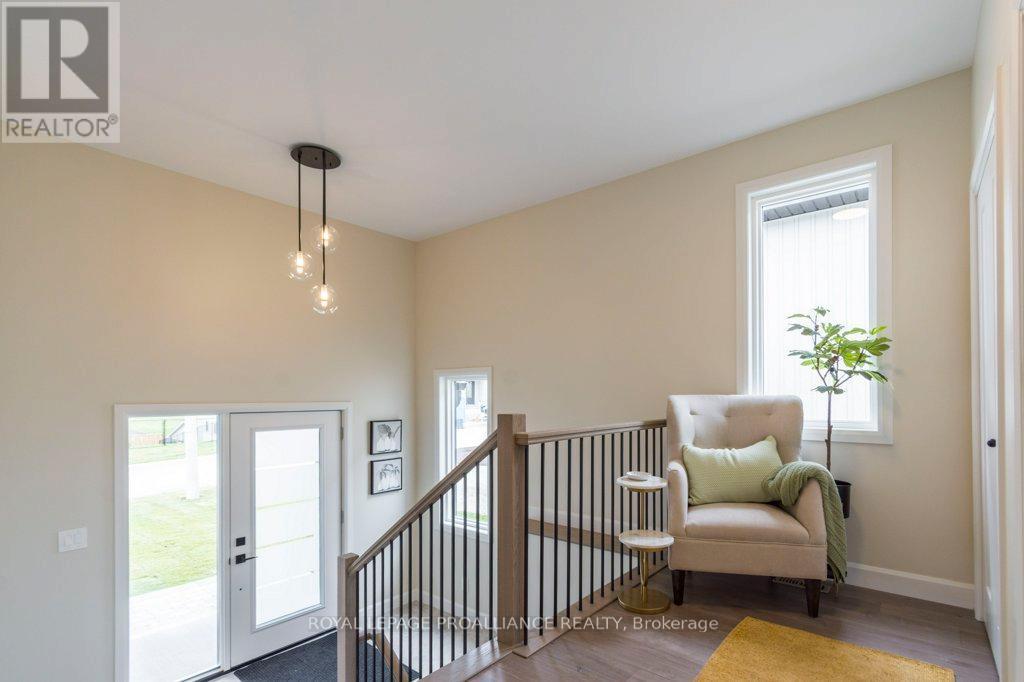 












35 MEAGAN LANE

,
Quinte West (Frankford Ward),




Ontario
K0K2C0


