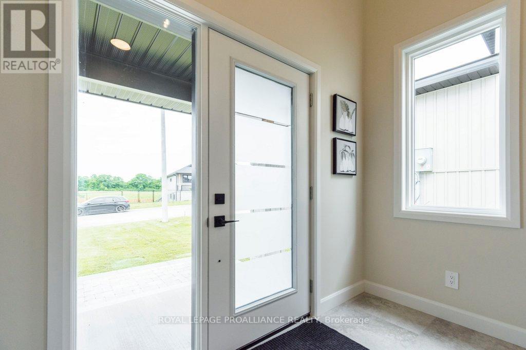 












35 MEAGAN LANE

,
Quinte West (Frankford Ward),




Ontario
K0K2C0

