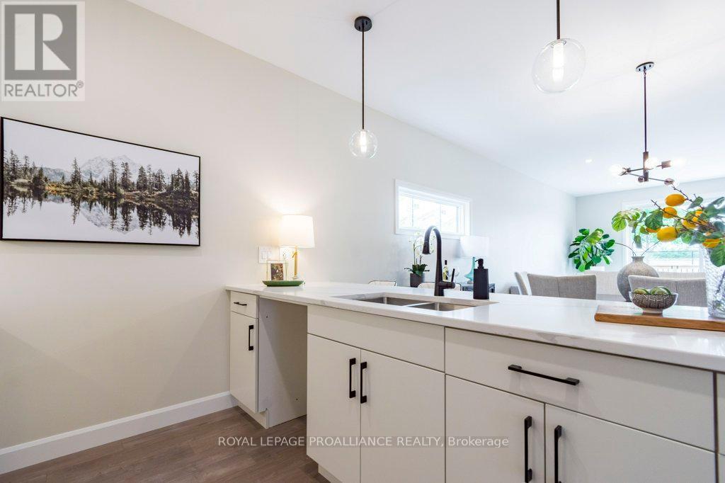 












35 MEAGAN LANE

,
Quinte West (Frankford Ward),




Ontario
K0K2C0

