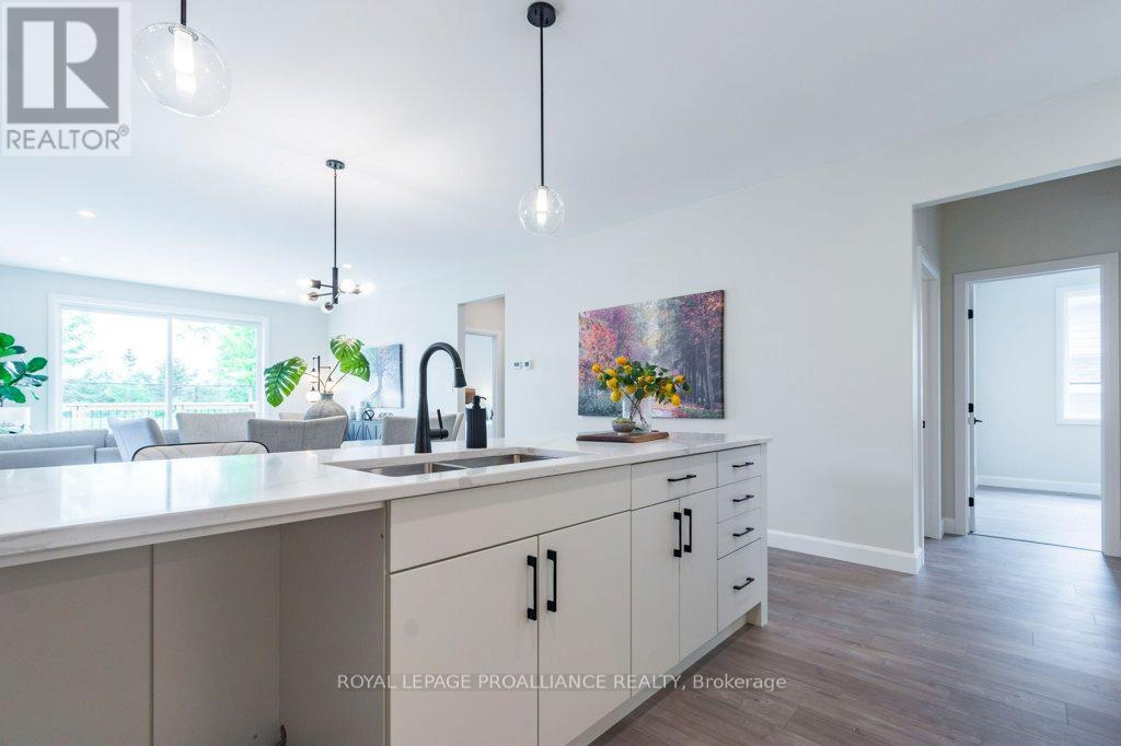












35 MEAGAN LANE

,
Quinte West (Frankford Ward),




Ontario
K0K2C0

