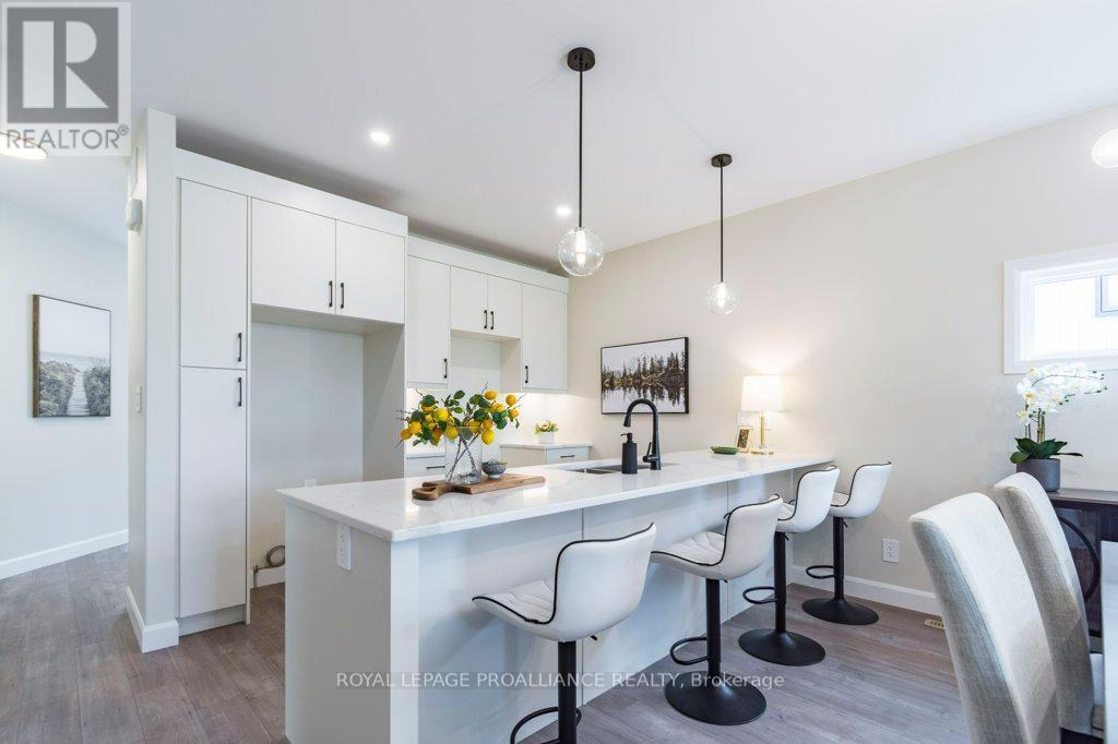 












35 MEAGAN LANE

,
Quinte West (Frankford Ward),




Ontario
K0K2C0

