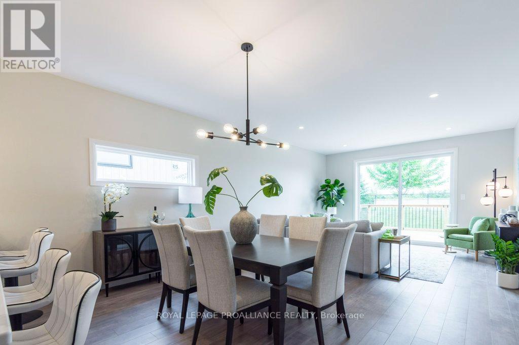 












35 MEAGAN LANE

,
Quinte West (Frankford Ward),




Ontario
K0K2C0

