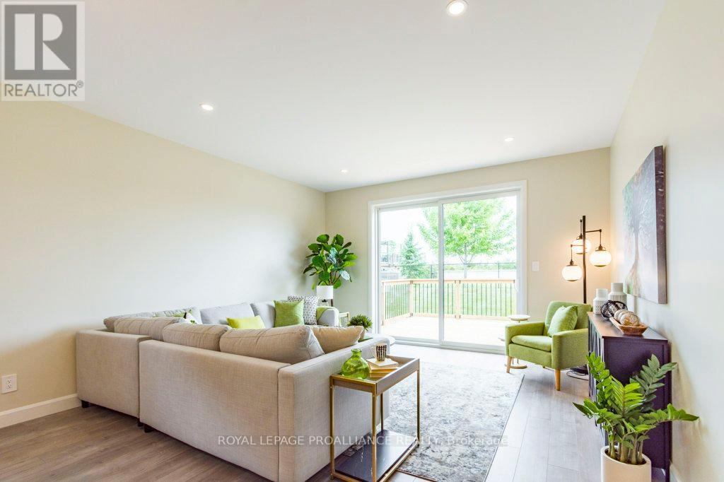 












35 MEAGAN LANE

,
Quinte West (Frankford Ward),




Ontario
K0K2C0

