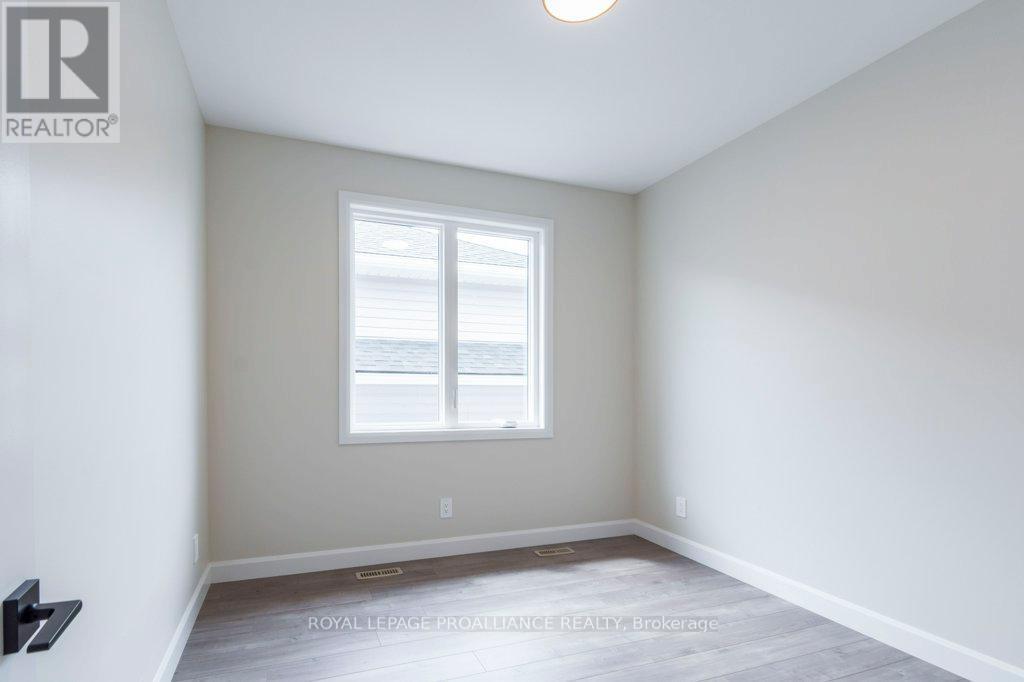 












35 MEAGAN LANE

,
Quinte West (Frankford Ward),




Ontario
K0K2C0

