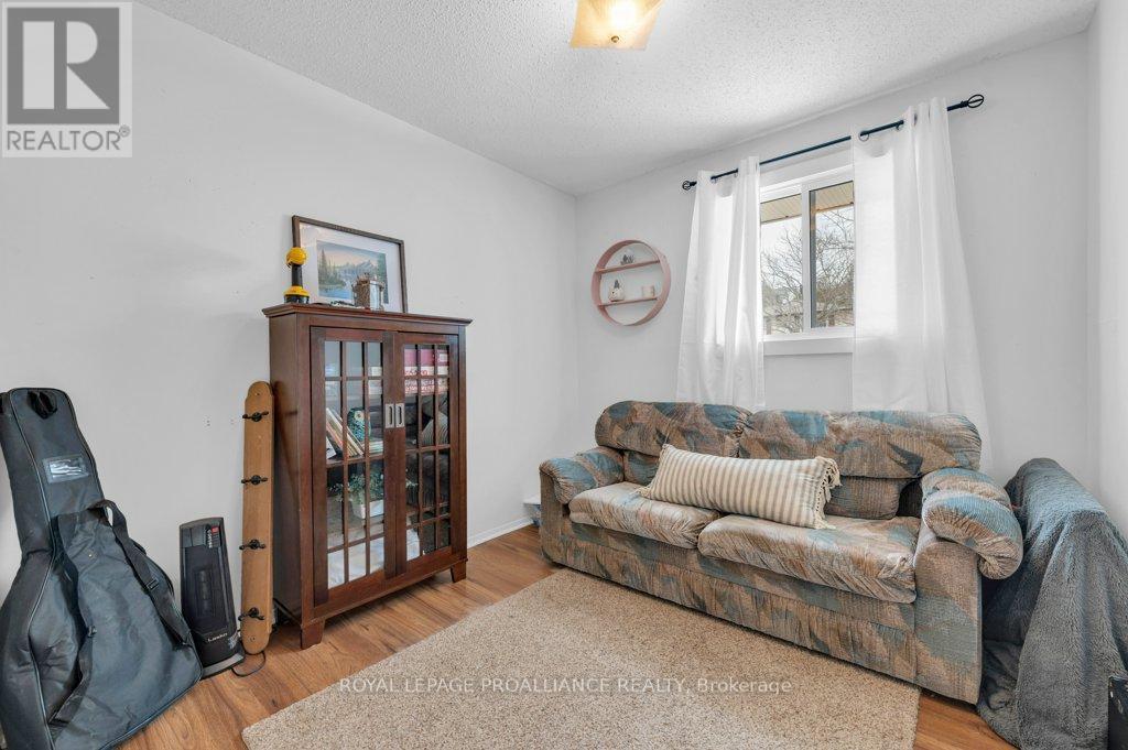 












35 VAN ALSTINE DRIVE

,
Quinte West (Trenton Ward),




Ontario
K8V6K7

