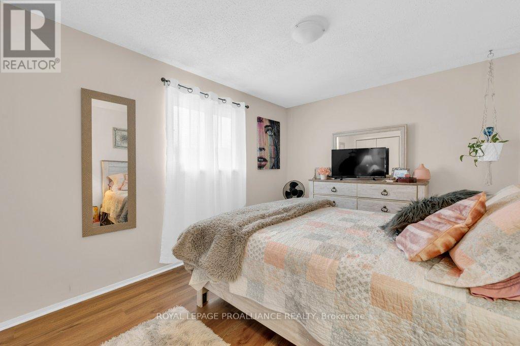












35 VAN ALSTINE DRIVE

,
Quinte West (Trenton Ward),




Ontario
K8V6K7

