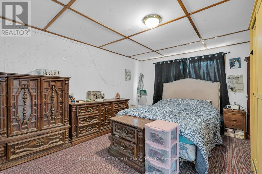 












35 VAN ALSTINE DRIVE

,
Quinte West (Trenton Ward),




Ontario
K8V6K7

