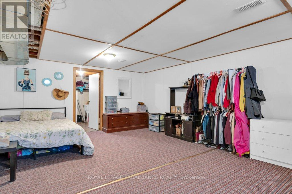 












35 VAN ALSTINE DRIVE

,
Quinte West (Trenton Ward),




Ontario
K8V6K7

